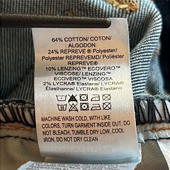 Lucky Brand Low Ride Flare Jeans. Size 14/32R - Picture 14 of 15